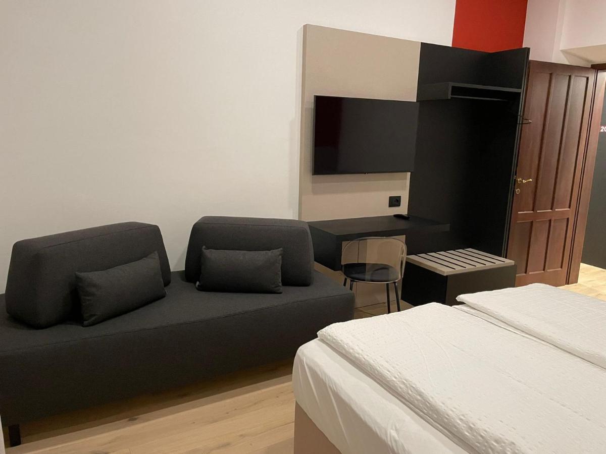 House Of Bruno Apartments - No Reception